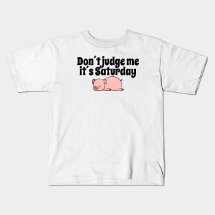 Don´t judge me Saturday Swine Kids T-Shirt